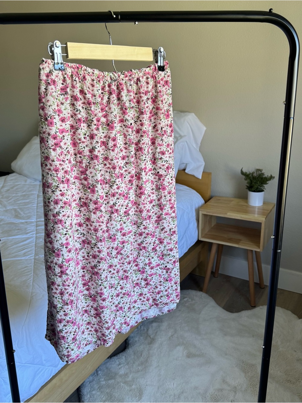 Amisu Cream Midi Skirt with Pink Floral Print